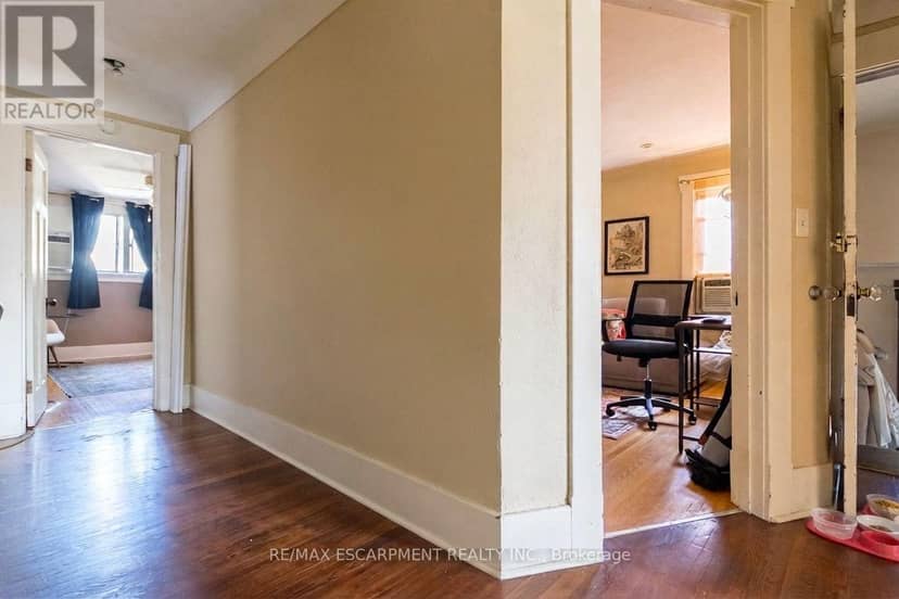 121 Eastbourne Avenue — photo 24 of 40