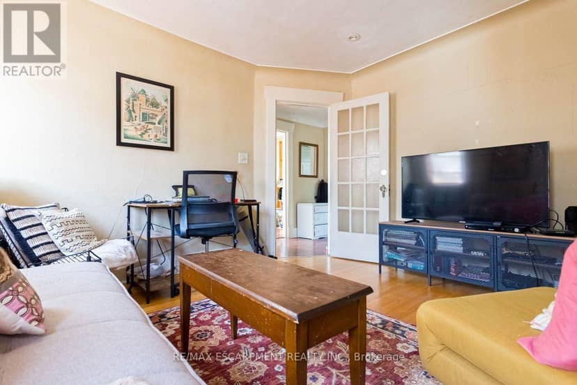121 Eastbourne Avenue — photo 28 of 40