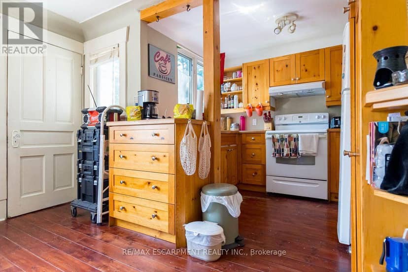 121 Eastbourne Avenue — photo 29 of 40
