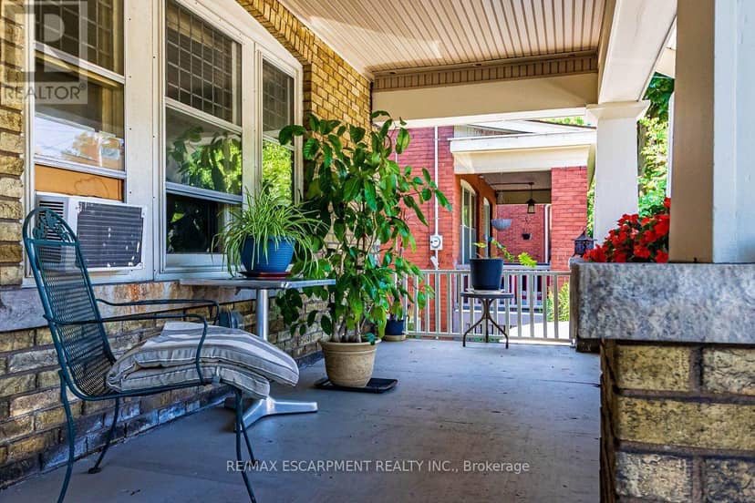 121 Eastbourne Avenue — photo 3 of 40