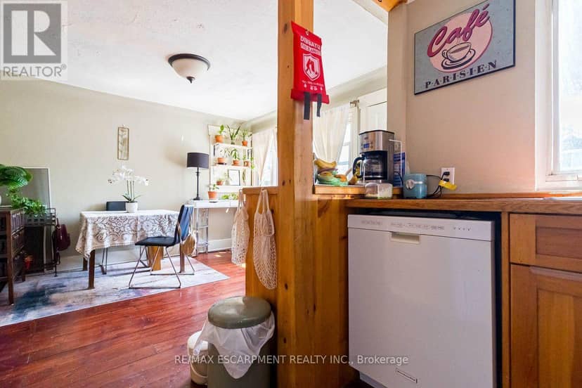 121 Eastbourne Avenue — photo 31 of 40