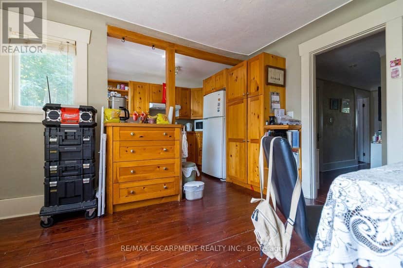 121 Eastbourne Avenue — photo 32 of 40