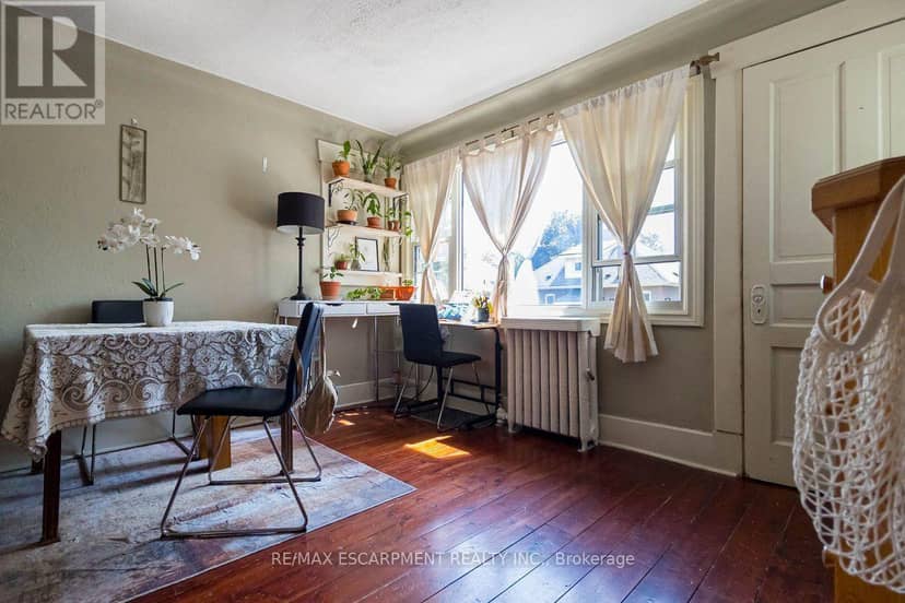 121 Eastbourne Avenue — photo 33 of 40