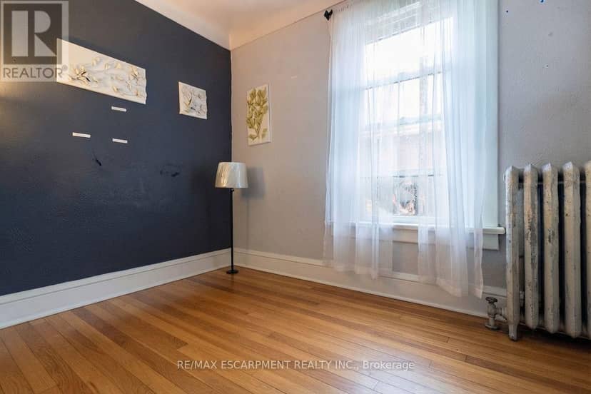 121 Eastbourne Avenue — photo 35 of 40