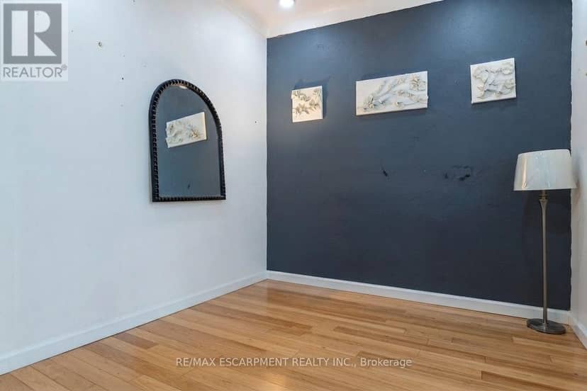 121 Eastbourne Avenue — photo 36 of 40