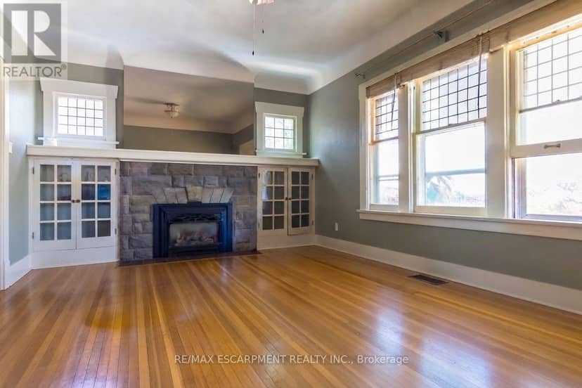 121 Eastbourne Avenue — photo 7 of 40