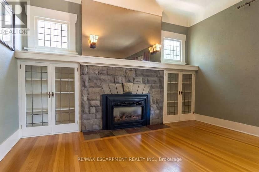 121 Eastbourne Avenue — photo 8 of 40