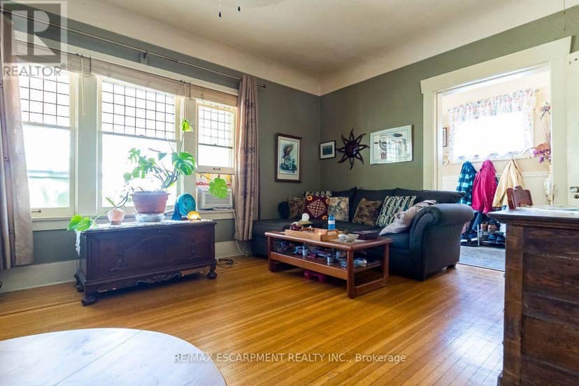 121 Eastbourne Avenue — photo 9 of 40