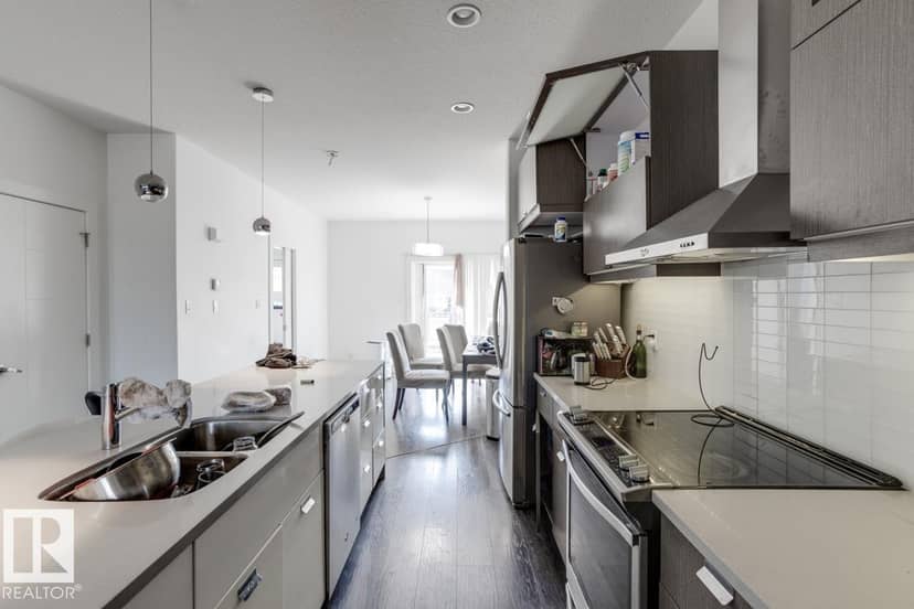 8722 150 ST NW — photo 9 of 34