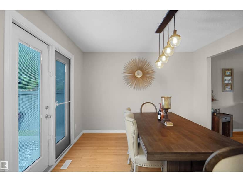112 Gariepy Cr NW — photo 17 of 40