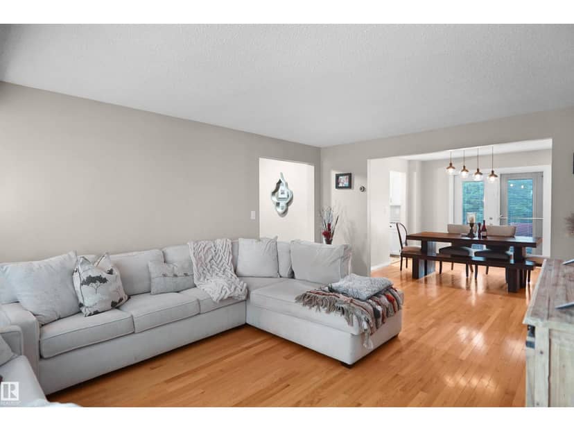 112 Gariepy Cr NW — photo 11 of 40