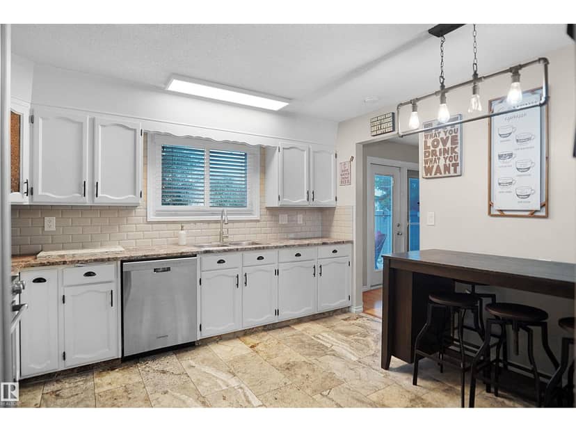 112 Gariepy Cr NW — photo 18 of 40