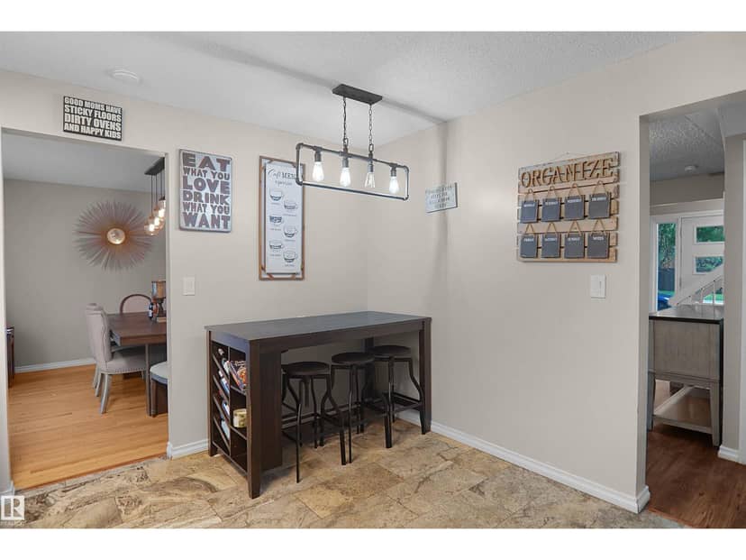 112 Gariepy Cr NW — photo 21 of 40