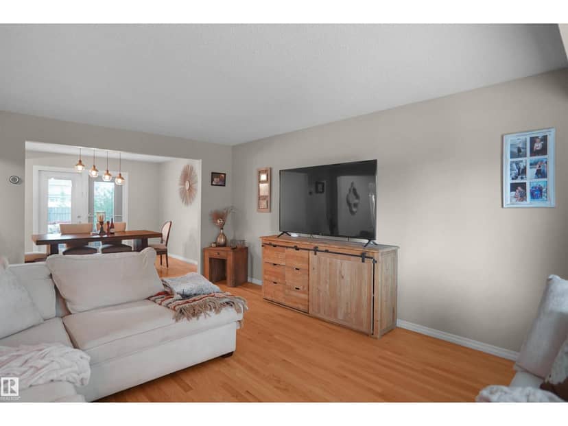 112 Gariepy Cr NW — photo 12 of 40