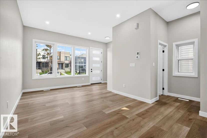 9814 155 ST NW — photo 13 of 40