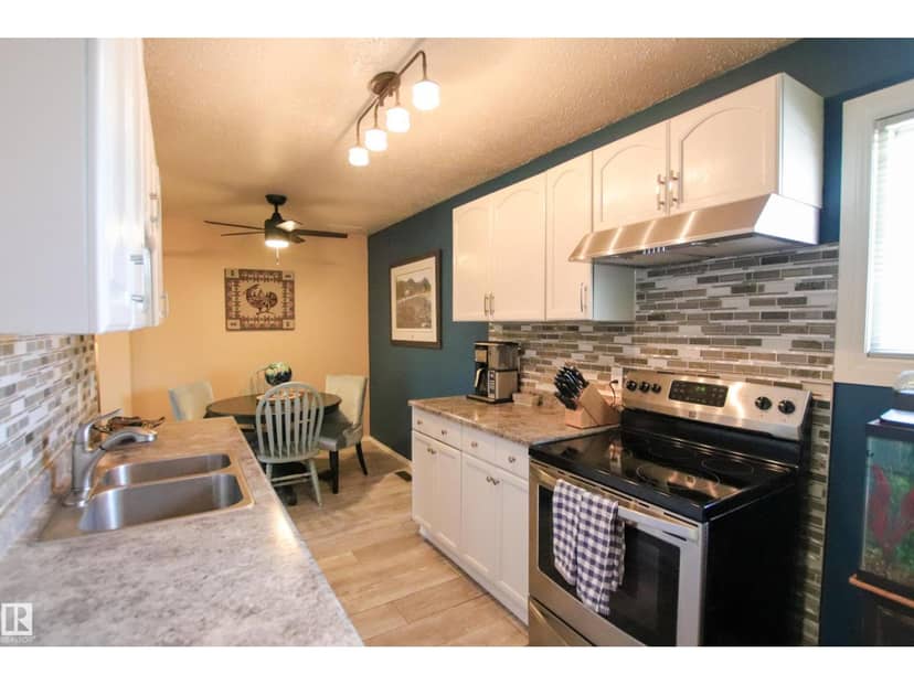 10D Twin Tc NW, Edmonton, photo 3