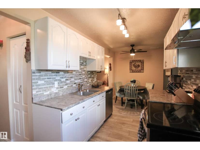 10D Twin Tc NW, Edmonton, photo 4