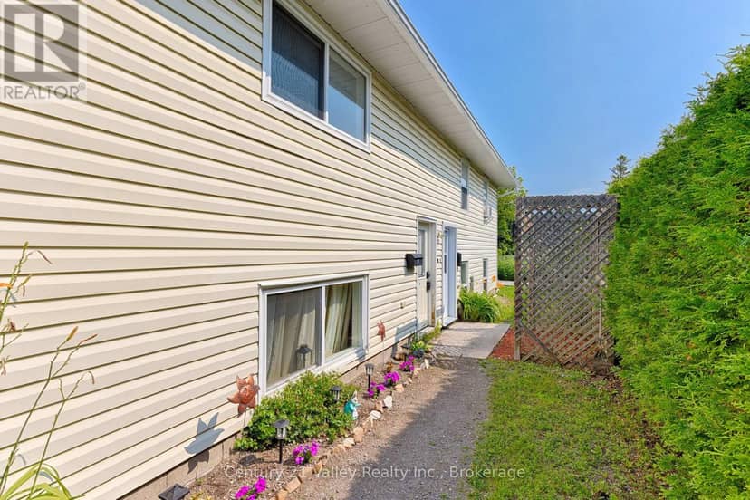 689 Fourth Street — photo 4 of 39