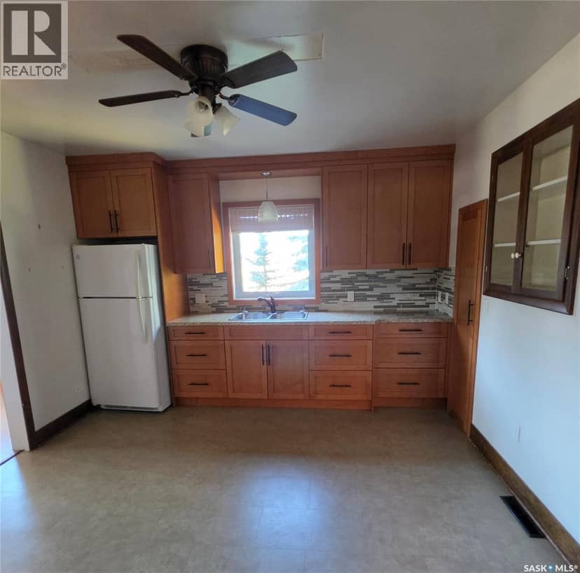 324 Laing STREET, Sturgis, photo 3