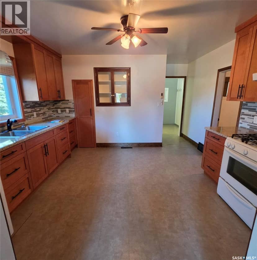 324 Laing STREET, Sturgis, photo 4