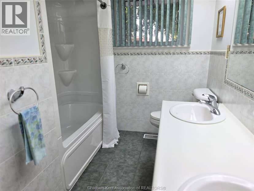 48 Ardleigh DRIVE — photo 12 of 28