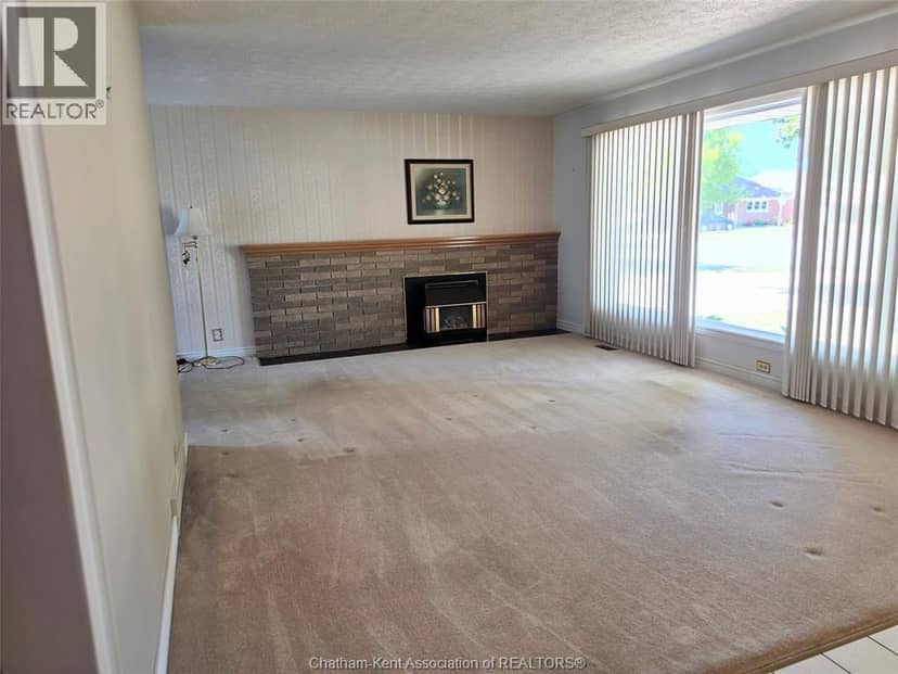 48 Ardleigh DRIVE — photo 5 of 28