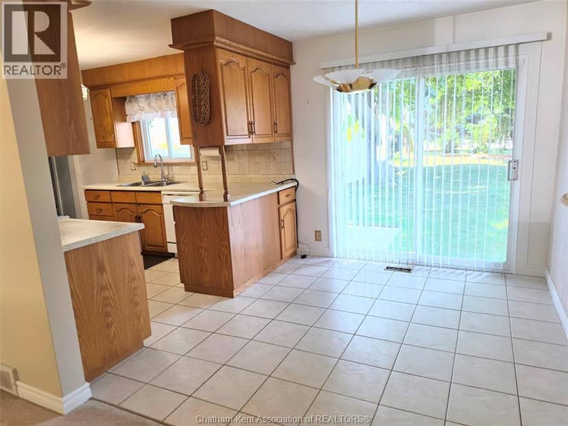 48 Ardleigh DRIVE — photo 7 of 28