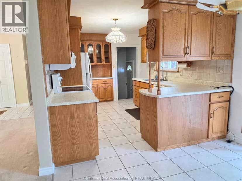 48 Ardleigh DRIVE — photo 8 of 28