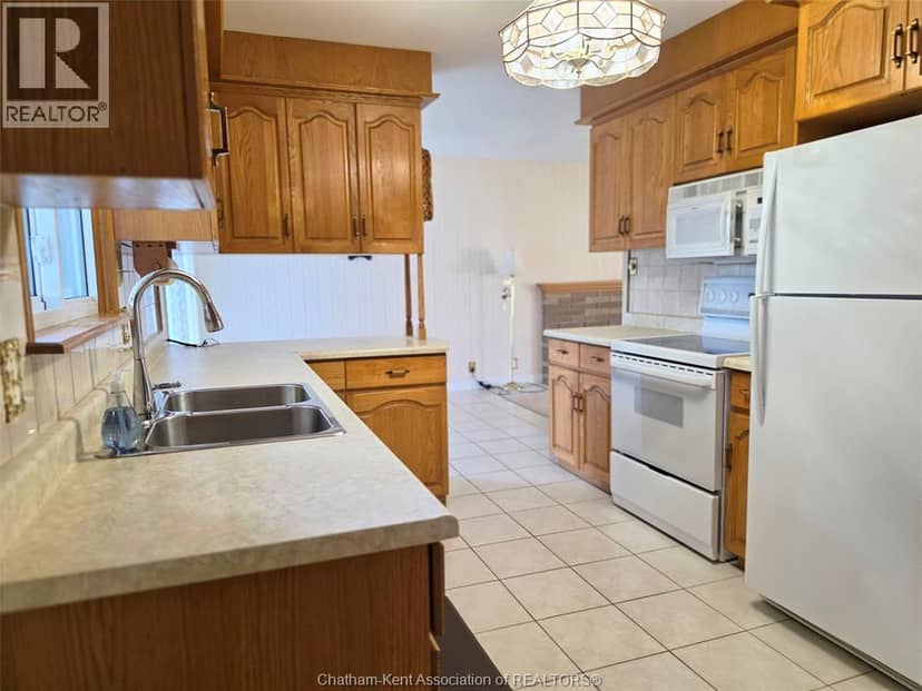 48 Ardleigh DRIVE — photo 9 of 28