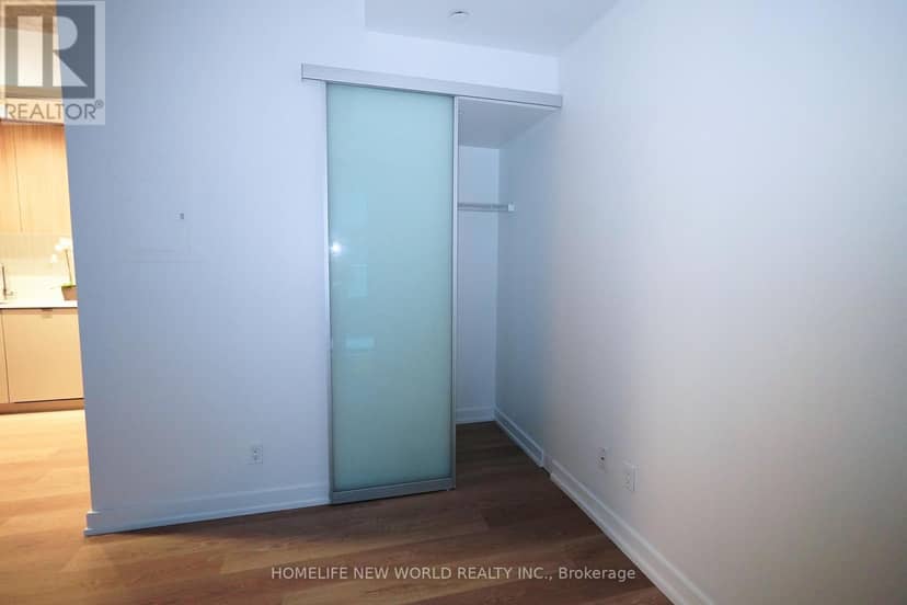 233 - 161 Roehampton Avenue — photo 10 of 18