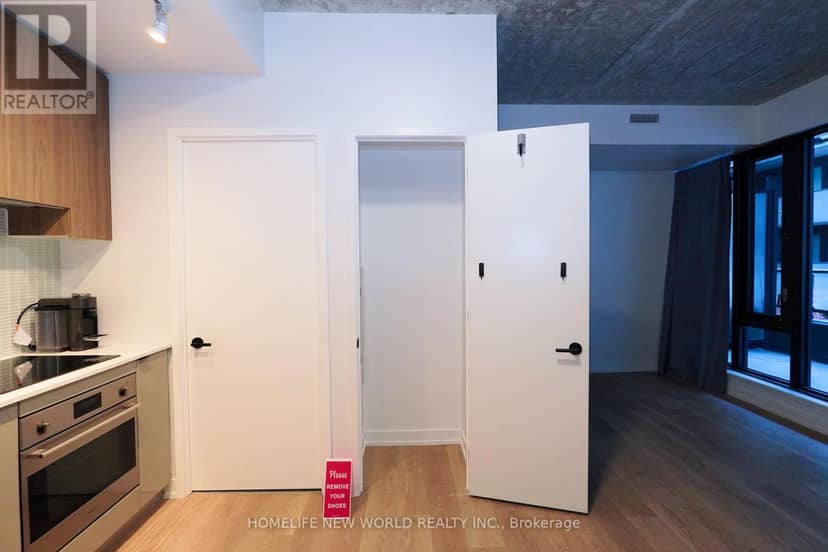 233 - 161 Roehampton Avenue — photo 11 of 18