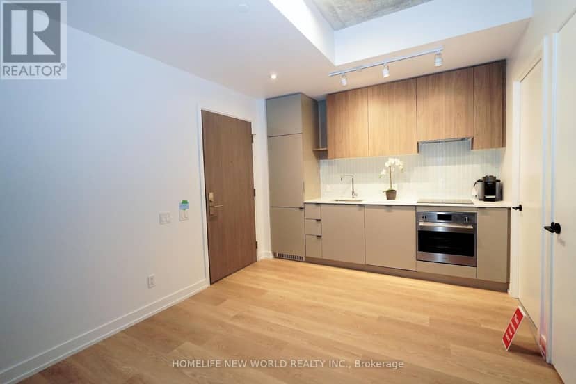 233 - 161 Roehampton Avenue — photo 14 of 18
