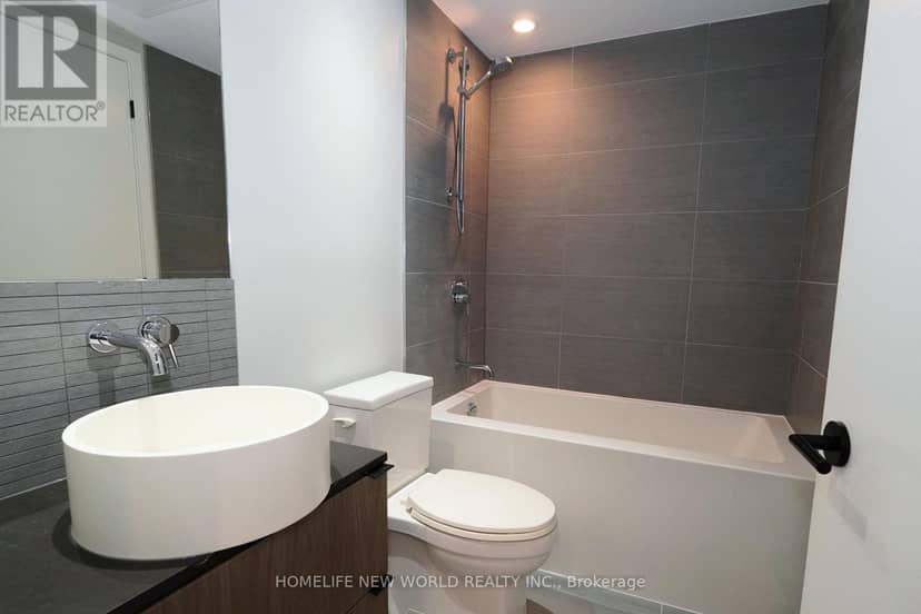 233 - 161 Roehampton Avenue — photo 15 of 18
