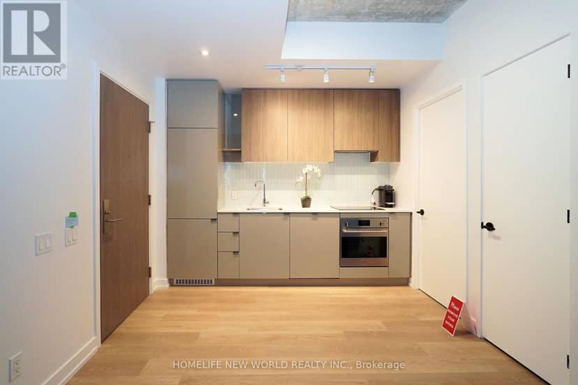 233 - 161 Roehampton Avenue — photo 8 of 18