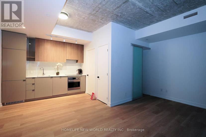 233 - 161 Roehampton Avenue — photo 9 of 18