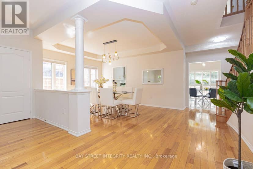 17 Weston Crescent — photo 3 of 32