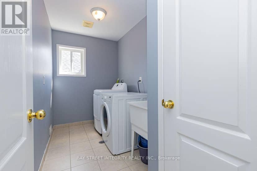 17 Weston Crescent — photo 30 of 32