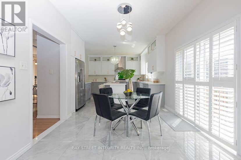 17 Weston Crescent — photo 5 of 32