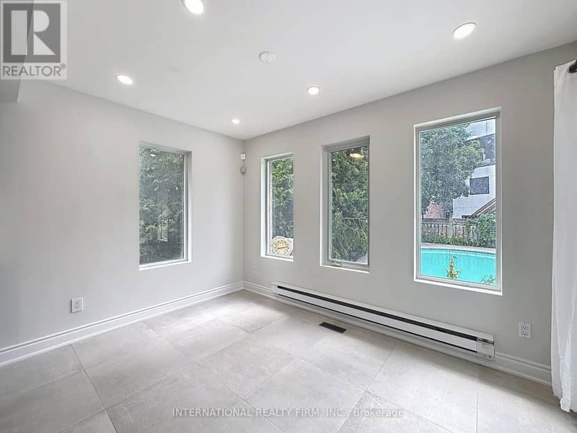 21 Mayvern Crescent — photo 19 of 40