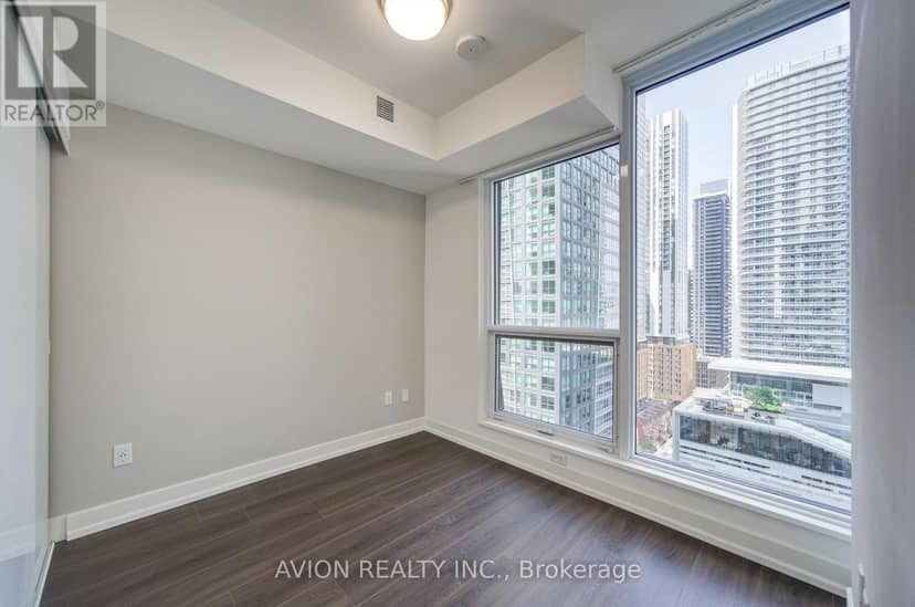 1605 - 15 Mercer Street — photo 13 of 27