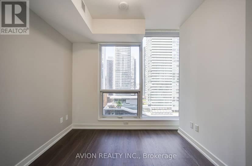 1605 - 15 Mercer Street — photo 14 of 27