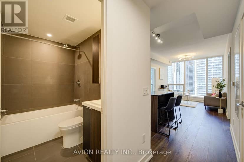 1605 - 15 Mercer Street — photo 18 of 27