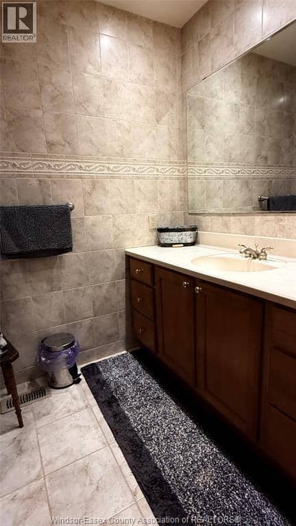 965 West Shore ROAD — photo 26 of 37