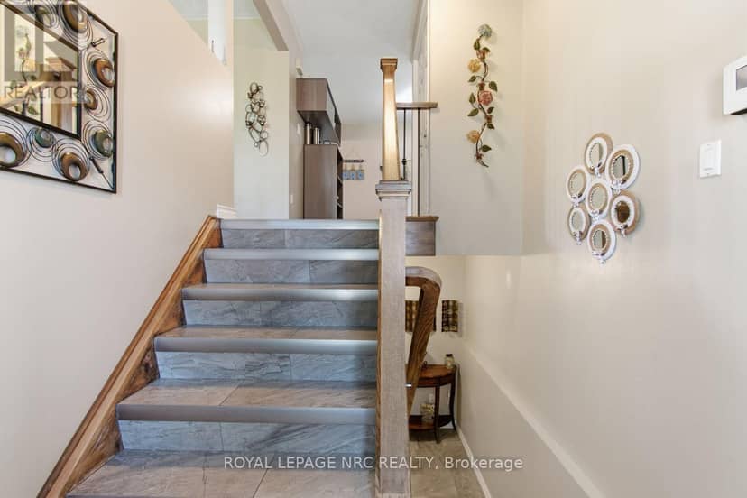 28 Rollins Drive — photo 3 of 40