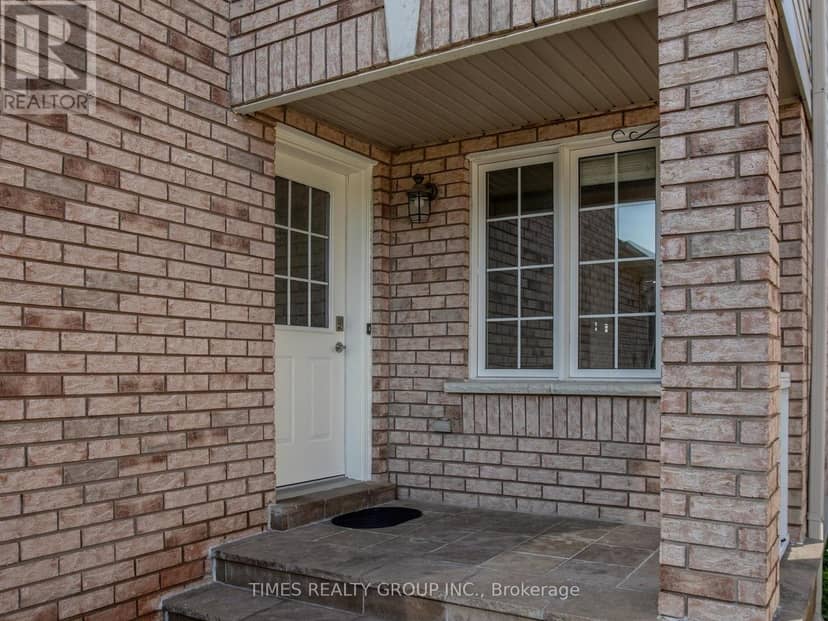 46 Ridwell Street, Barrie, photo 2