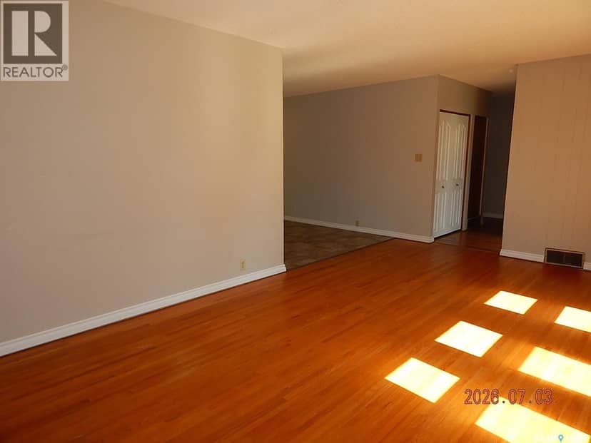 710 3rd Street E, Assiniboia, photo 3