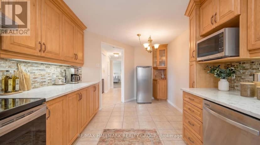 1702 - 1510 Riverside Drive — photo 19 of 40