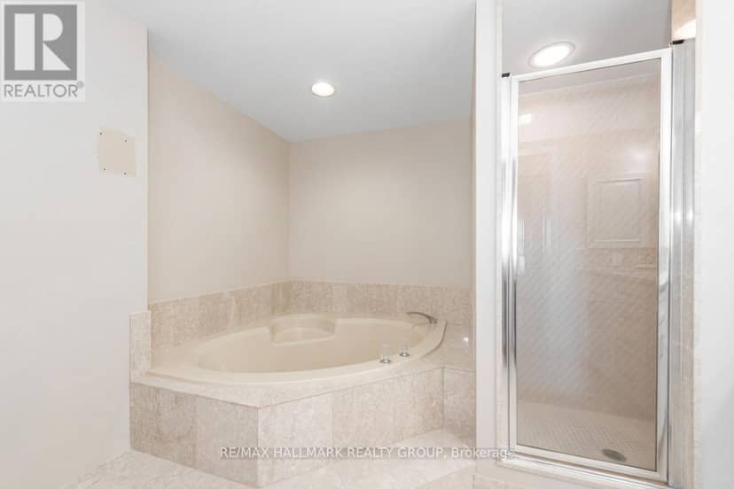 1702 - 1510 Riverside Drive — photo 27 of 40
