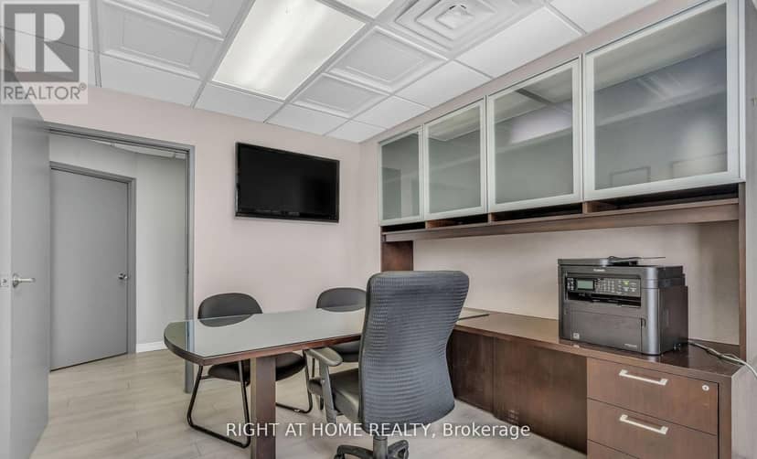 106 - 99 Holland Avenue — photo 3 of 17