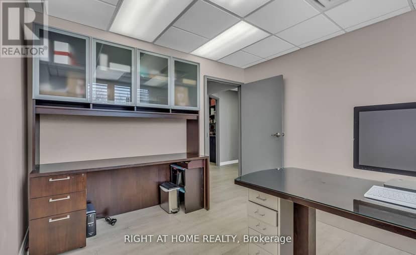 106 - 99 Holland Avenue — photo 5 of 17